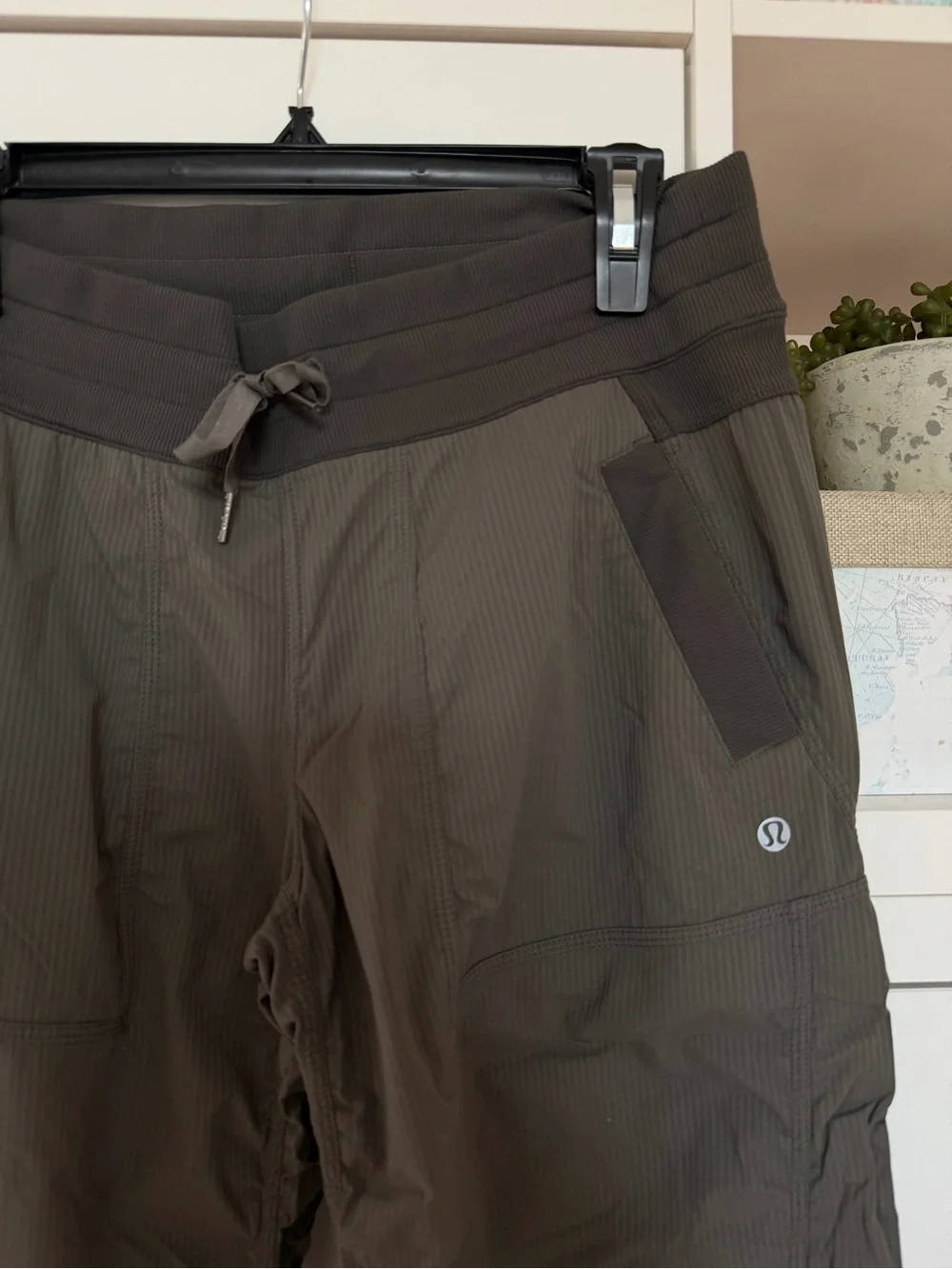 Lululemon Dance Studio Cropped Capri Pants Size 6 Olive Green - Picture 2 of 4